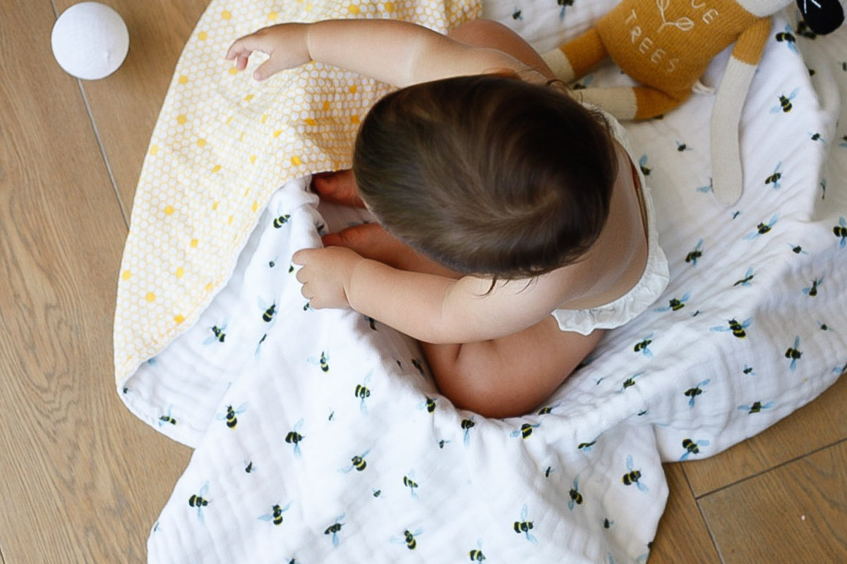 Organic Snug Blanket – Bees