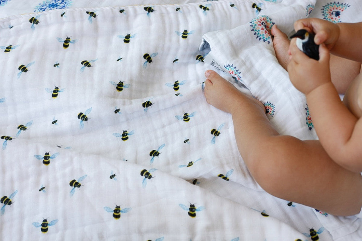 Organic Snug Blanket – Bees